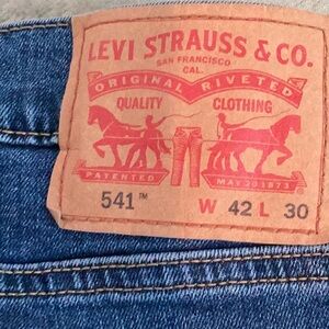 Levi's Men's Relaxed Fit Blue Jeans.  E